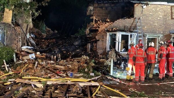 Пожарные на месте взрыва в жилом доме в Бирмингеме, Великобритания