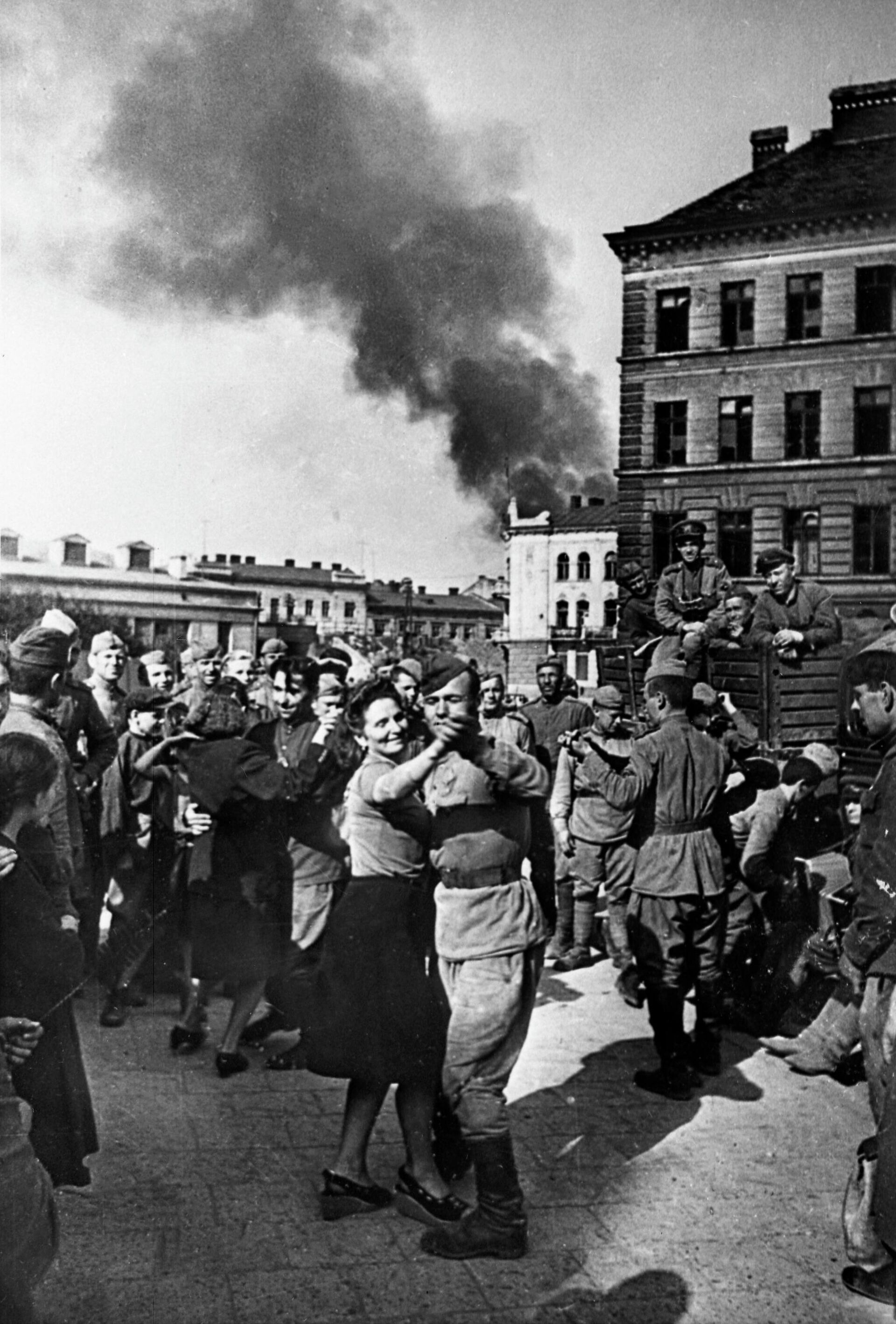 Июль 1944 года. Улицы Львова в первые дни после освобождения города от немецких войск. - РИА Новости, 1920, 27.06.2022