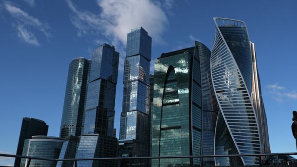 В МЧС назвали предварительную причину пожара на крыше Capital Towers