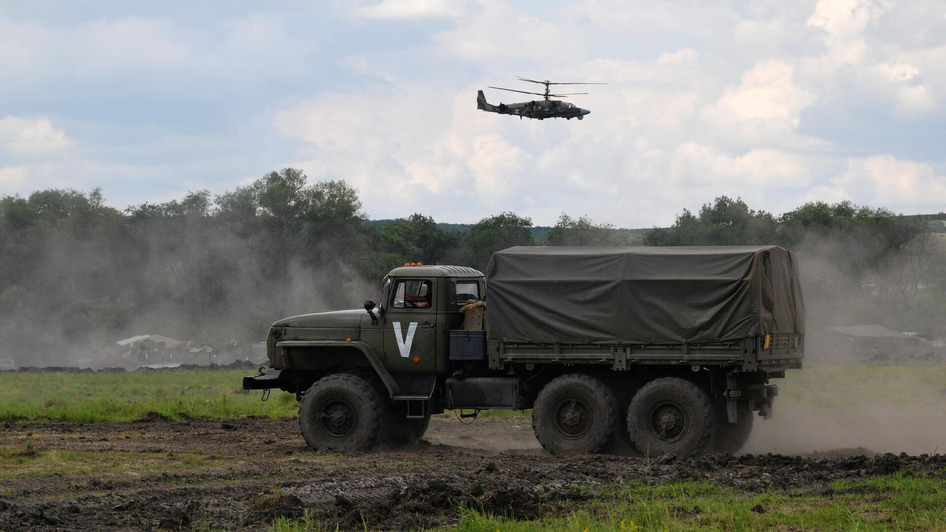 Ударный вертолет Ка-52 Вооруженных сил РФ в зоне специальной военной операции на Украине - РИА Новости, 1920, 11.11.2023