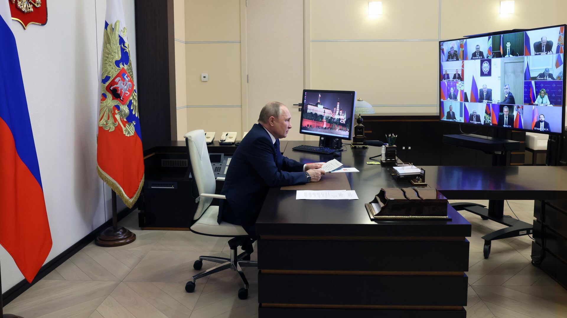 Президент РФ Владимир Путин проводит оперативное совещание с постоянными членами Совета безопасности РФ - РИА Новости, 1920, 22.07.2022