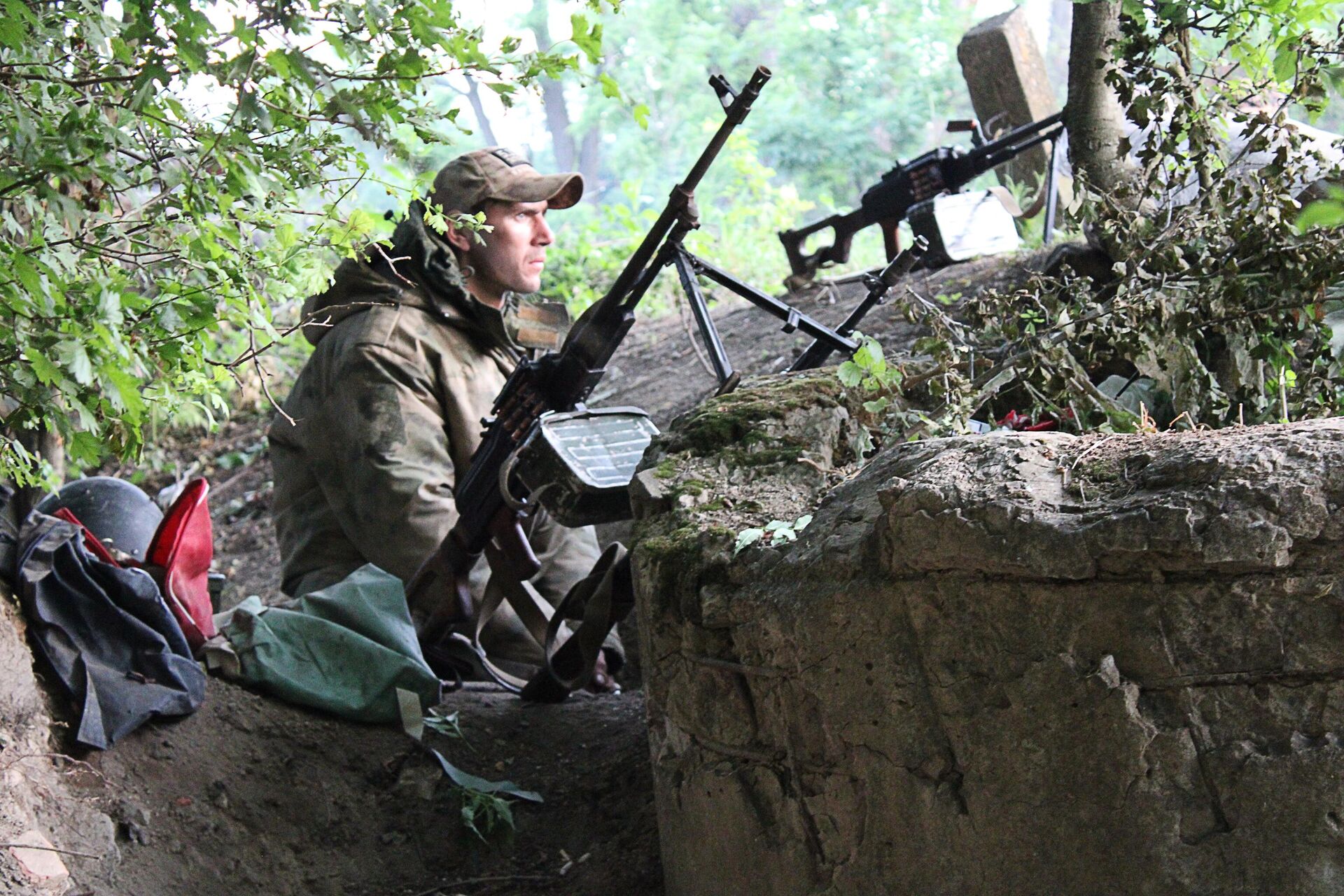 Боец чеченского отряда Ахмат во время вылазки на территорию вблизи Лисичанска, контролируемую украинскими войсками - РИА Новости, 1920, 01.07.2022