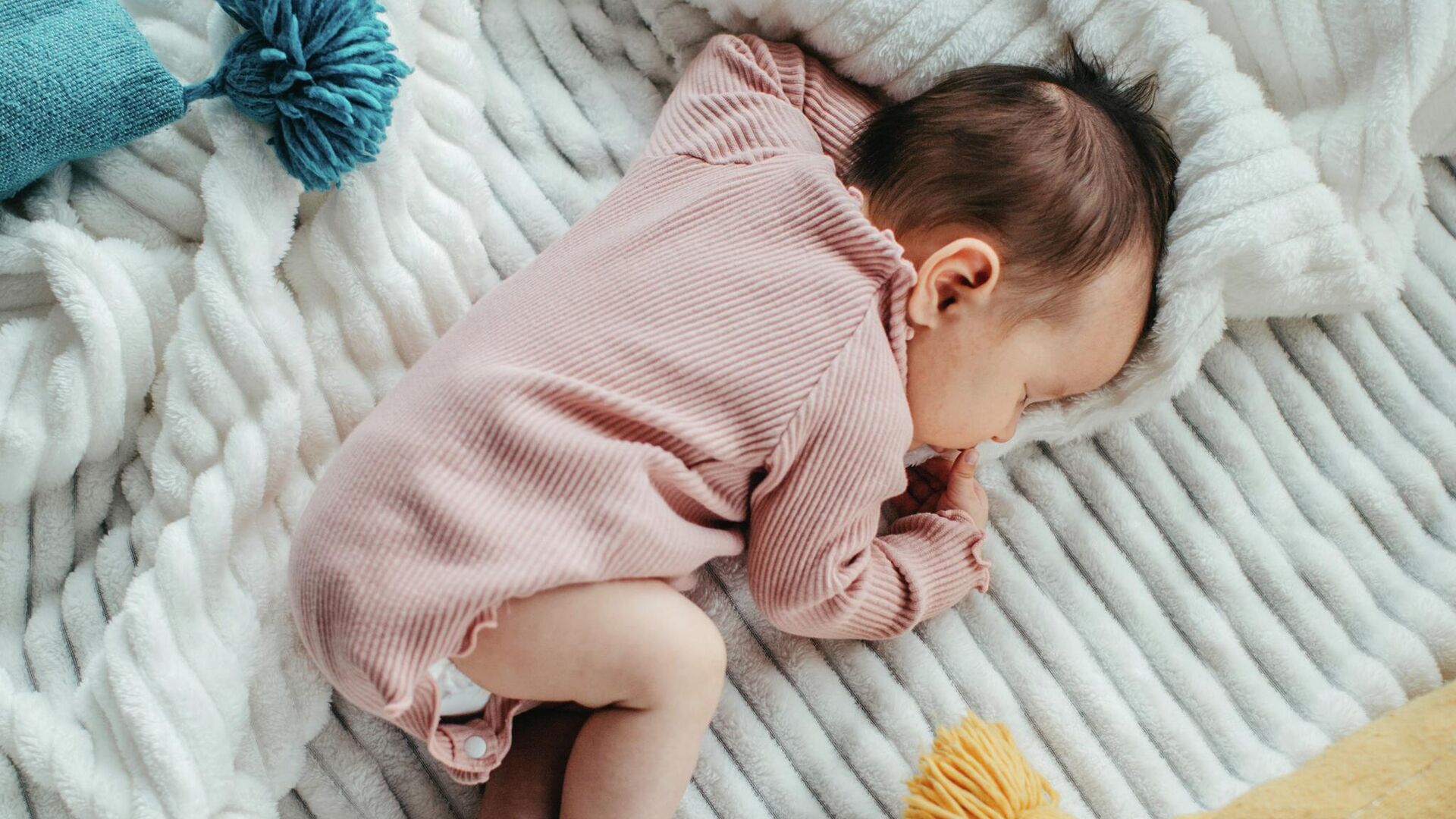 Как уложить ребенка спать быстро и правильно: лучшие способы