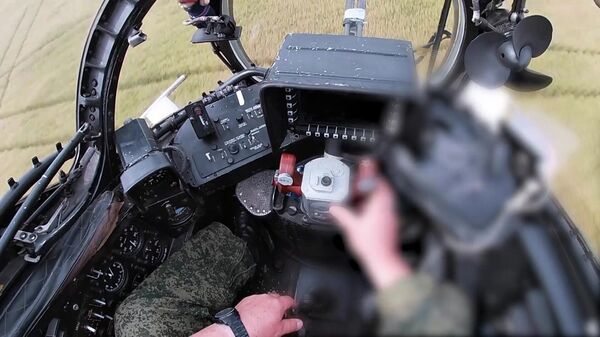 Боевая работа экипажей многоцелевых ударных вертолетов Ми-35 армейской авиации Западного военного округа в ходе специальной военной операции 
