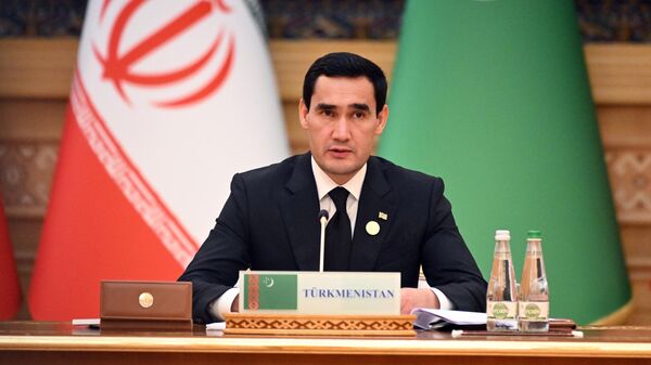 Президент Туркменистана Сердар Бердымухамедов на встрече глав государств - участников шестого Каспийского саммита в узком составе в Ашхабаде