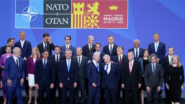 Лидеры стран НАТО во время группового фото на саммите в Мадриде