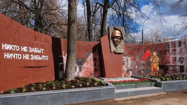Восстановленный Монумент павшим воинам на территории Ленинского районного суда г. Ижевска