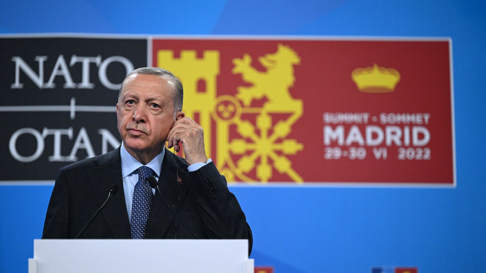 Президент Турции Реджеп Тайип Эрдоган во время пресс-конференции на саммите НАТО в Мадриде - РИА Новости, 1920, 02.07.2022
