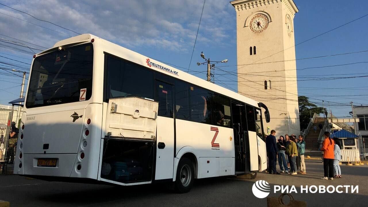 Первый за восемь лет автобус отправился из Херсона в Симферополь - РИА Новости, 1920, 01.07.2022