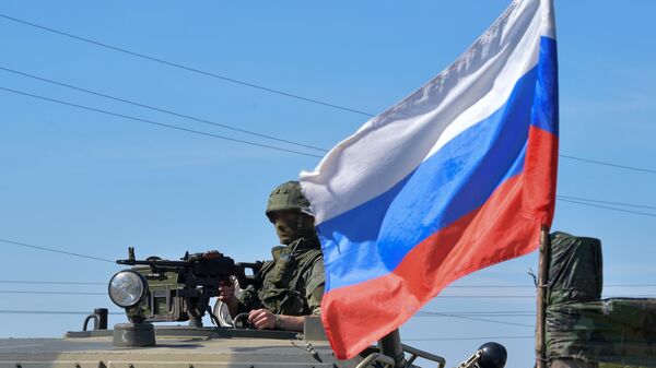 Над Днепрорудным в Запорожской области подняли российский триколор