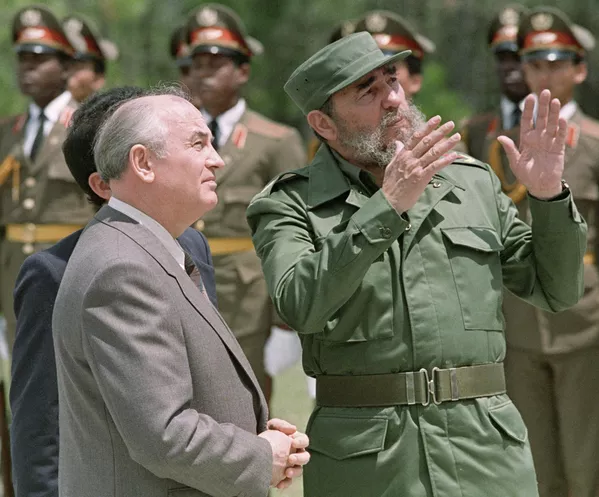 Генеральный секретарь ЦК КПСС Михаил Горбачев и Первый секретарь ЦК Компартии Кубы Фидель Кастро 