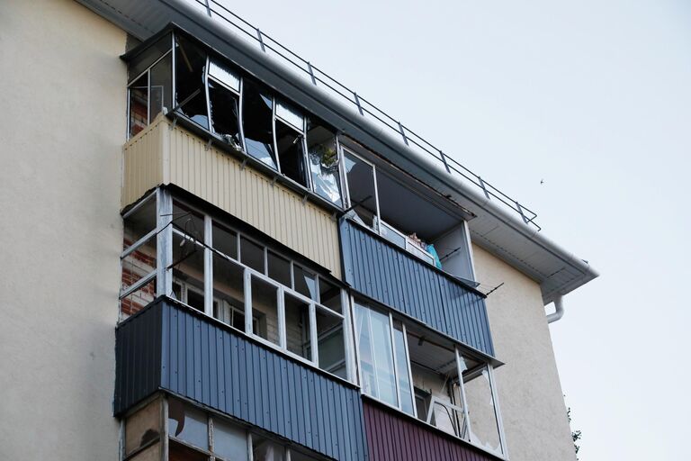 Поврежденные балконы жилого дома в Белгороде