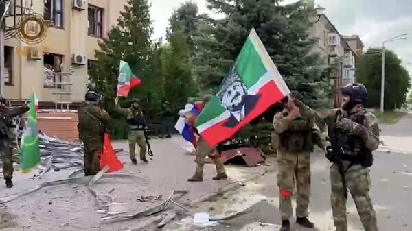 Бойцы спецподразделения Ахмат на улицах Лисичанска