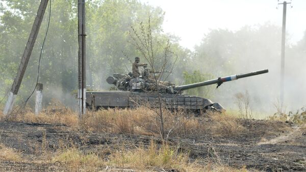 Танк Т-80 Народной милиции ЛНР на окраине Лисичанска