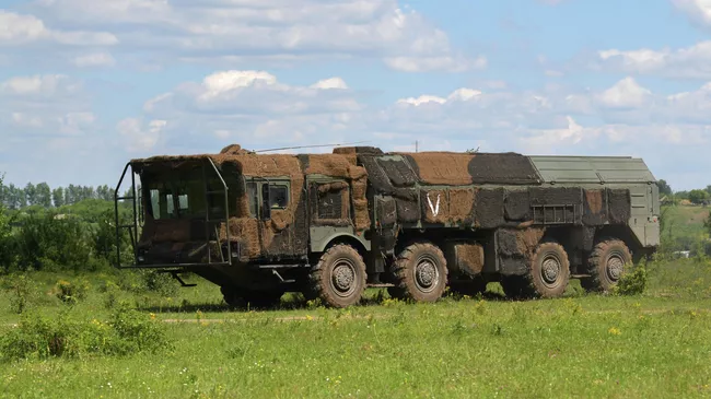 Ракетный комплекс Искандер на боевом дежурстве в зоне проведения спецоперации