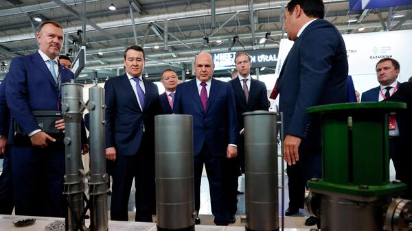 Председатель правительства РФ Михаил Мишустин осматривает международную промышленную выставку Иннопром-2022 в МВЦ Екатеринбург-Экспо