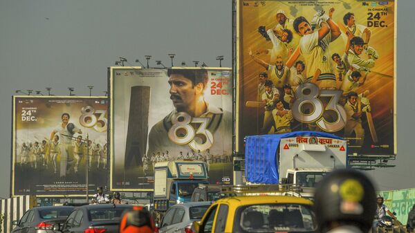 Афиши индийского фильма 83 в Мумбаи