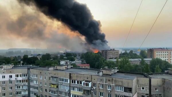 Пожар на рынке в Донецке из-за обстрела со стороны ВСУ