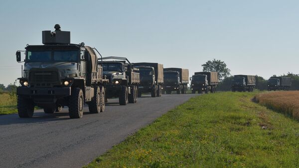 Колонна автомобилей ВС РФ с боеприпасами движется в зону проведения специальной военной операции