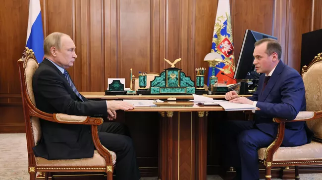  Президент РФ Владимир Путин и глава Республики Мордовия Артем Здунов во время встречи