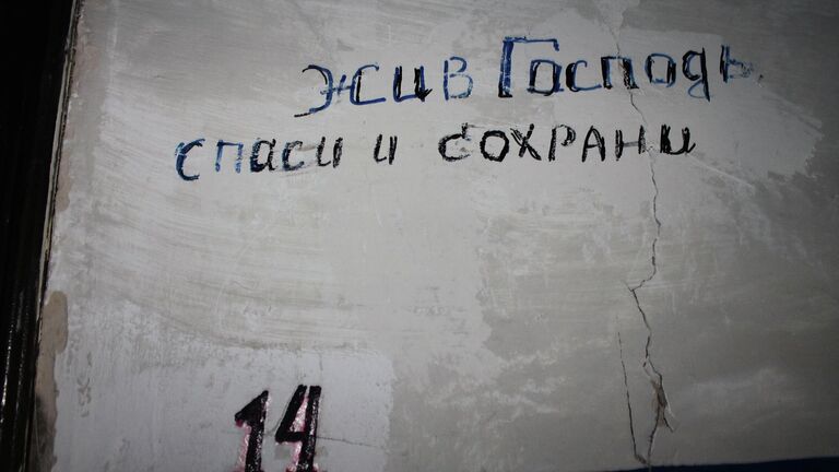 В Доме, разрушенном в результате обстрела украинскими силовиками в Донецке