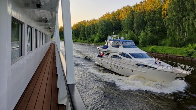 Движение на канале имени Москвы