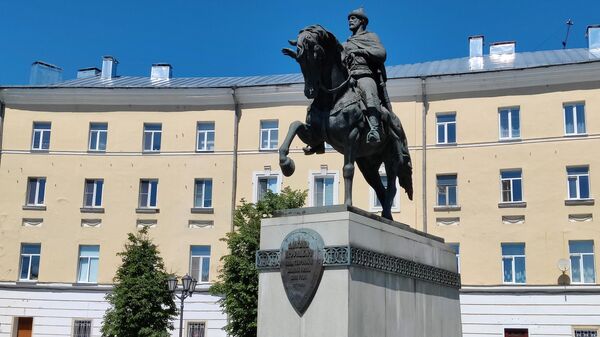 Тверь. Памятник на площади князя Михаила Тверского