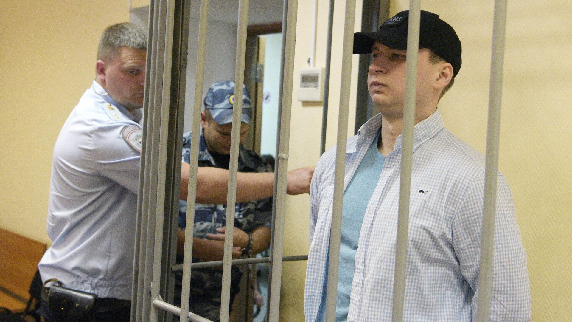 На американца, отбывающего срок за нападение на полицейского в Воронеже, завели новое дело