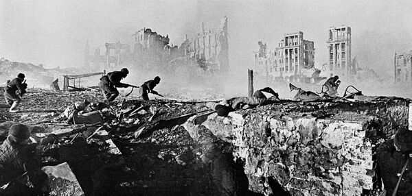 Сталинградская битва. Штурм дома. Ноябрь 1942 г Сталинградская битва. Штурм дома. Ноябрь 1942 г