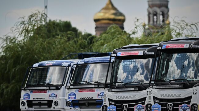 Автомобили команды КАМАЗ-мастер в Астрахани