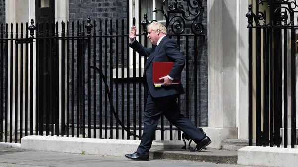 Премьер-министр Великобритании Борис Джонсон покидает резиденцию на Даунинг-стрит в Лондоне