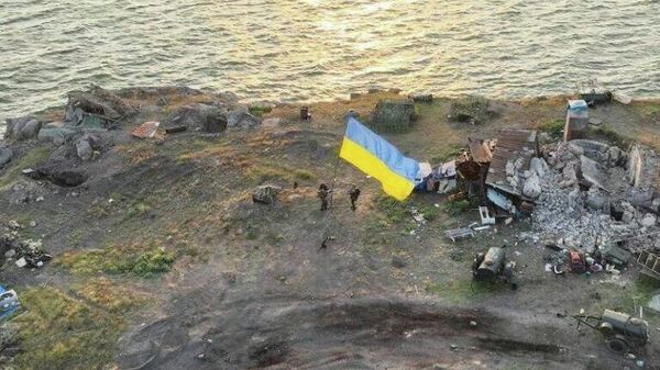 Украинские военнослужащие на острове Змеиный