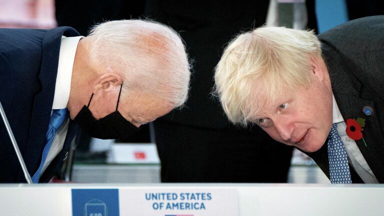 Президент США Джо Байден и премьер-министр Великобритании Борис Джонсон принимают участие в открытии саммита G20 в Риме