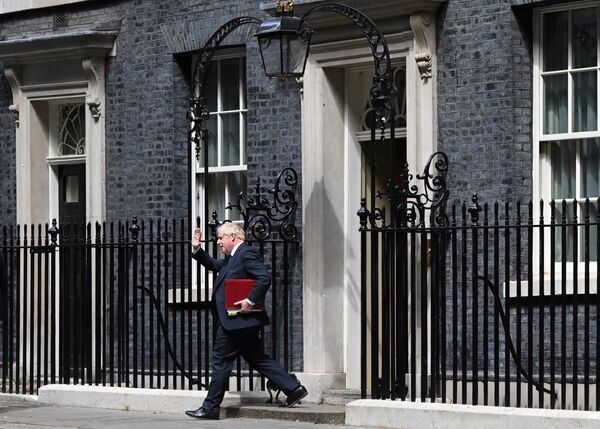 Премьер-министр Великобритании Борис Джонсон покидает Даунинг-стрит, 10 в Лондоне. 6 июля 2022 