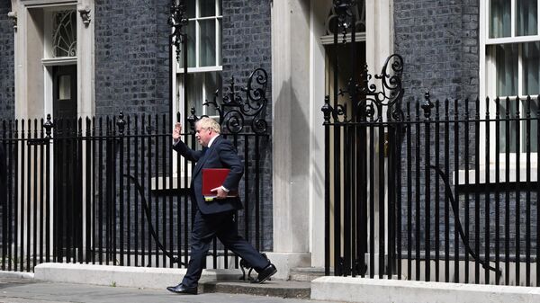 Премьер-министр Великобритании Борис Джонсон покидает Даунинг-стрит, 10 в Лондоне. 6 июля 2022 