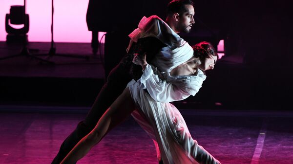 Сцена из спектакля Танго после заката в постановке хореографа Хермана Корнехо