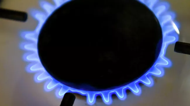 Включенная газовая конфорка