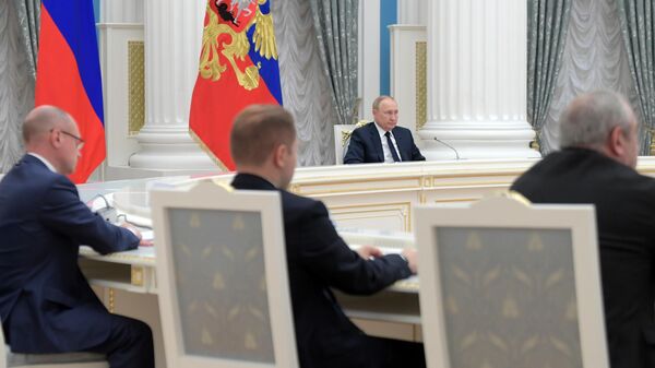 Президент России Владимир Путин во время встречи c руководителями и лидерами фракций Государственной Думы РФ