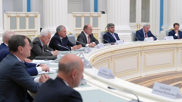Участники встречи президента России Владимира Путина c руководителями и лидерами фракций Государственной Думы РФ