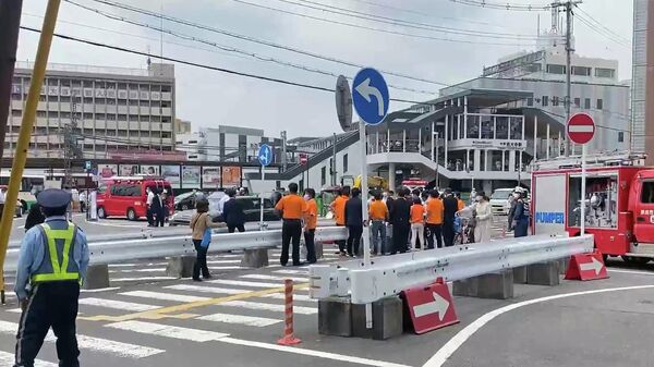 Общий вид места происшествия после нападения на бывшего премьер-министра Японии Синдзо Абэ на площади вокзала Кинтецу Ямато-Сайдайдзи в Наре