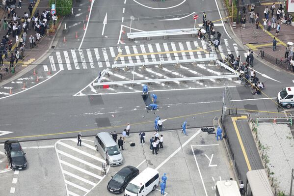 Полиция работает на месте происшествия на станции Кинтэцу Ямато-Сайдайдзи в Наре