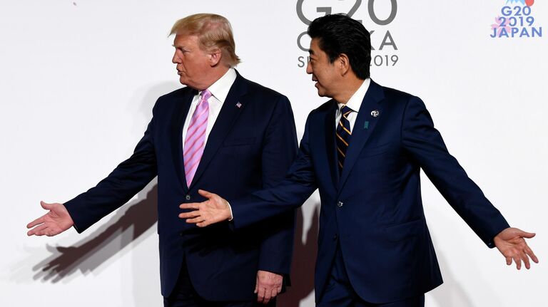 Президент Дональд Трамп с премьер-министром Японии Синдзо Абэ на саммит G20 в Осаке, Япония. 28 июня 2019 года