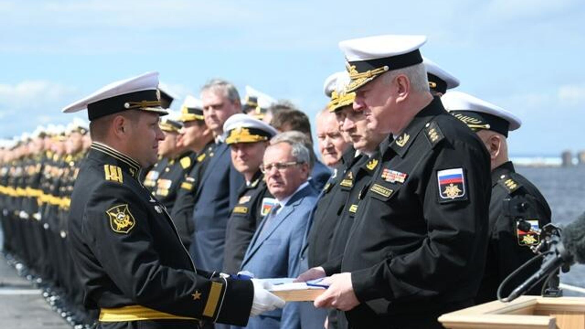Церемония подписания приемного акта и передачи Военно-морскому флоту исследовательской подводной лодки Белгород - РИА Новости, 1920, 08.07.2022