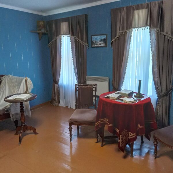 Восстановленная комната Анны Ахматовой в Градницах