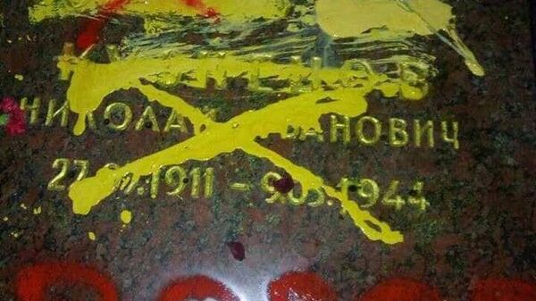 Неизвестные осквернили памятник советскому разведчику Николаю Кузнецову во Львове.