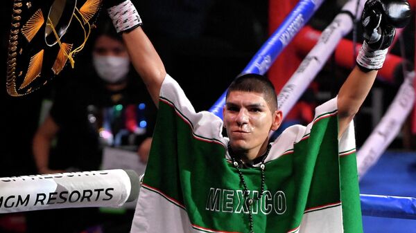 Мексиканский боксер Рэй Варгас.