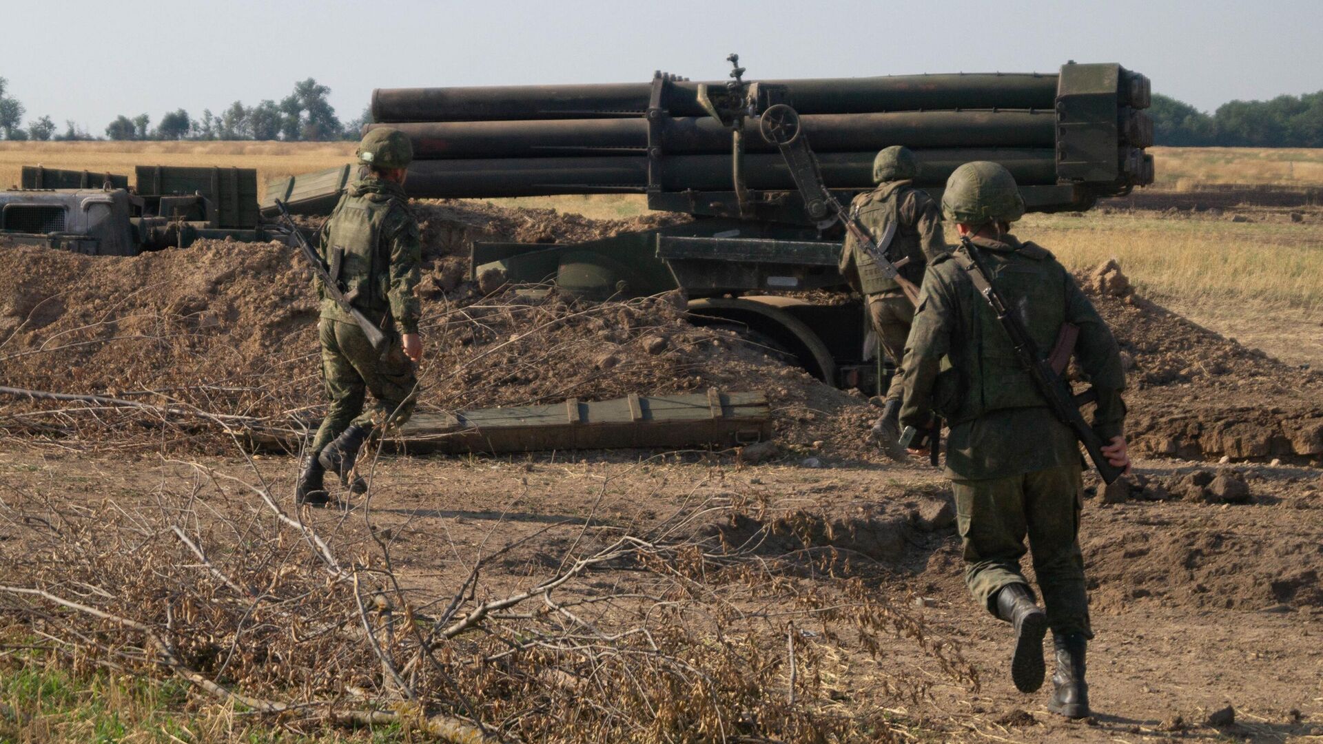 Боевая работа расчетов реактивной системы залпового огня Ураган в ходе СВО. Архивное фото - РИА Новости, 1920, 14.11.2022