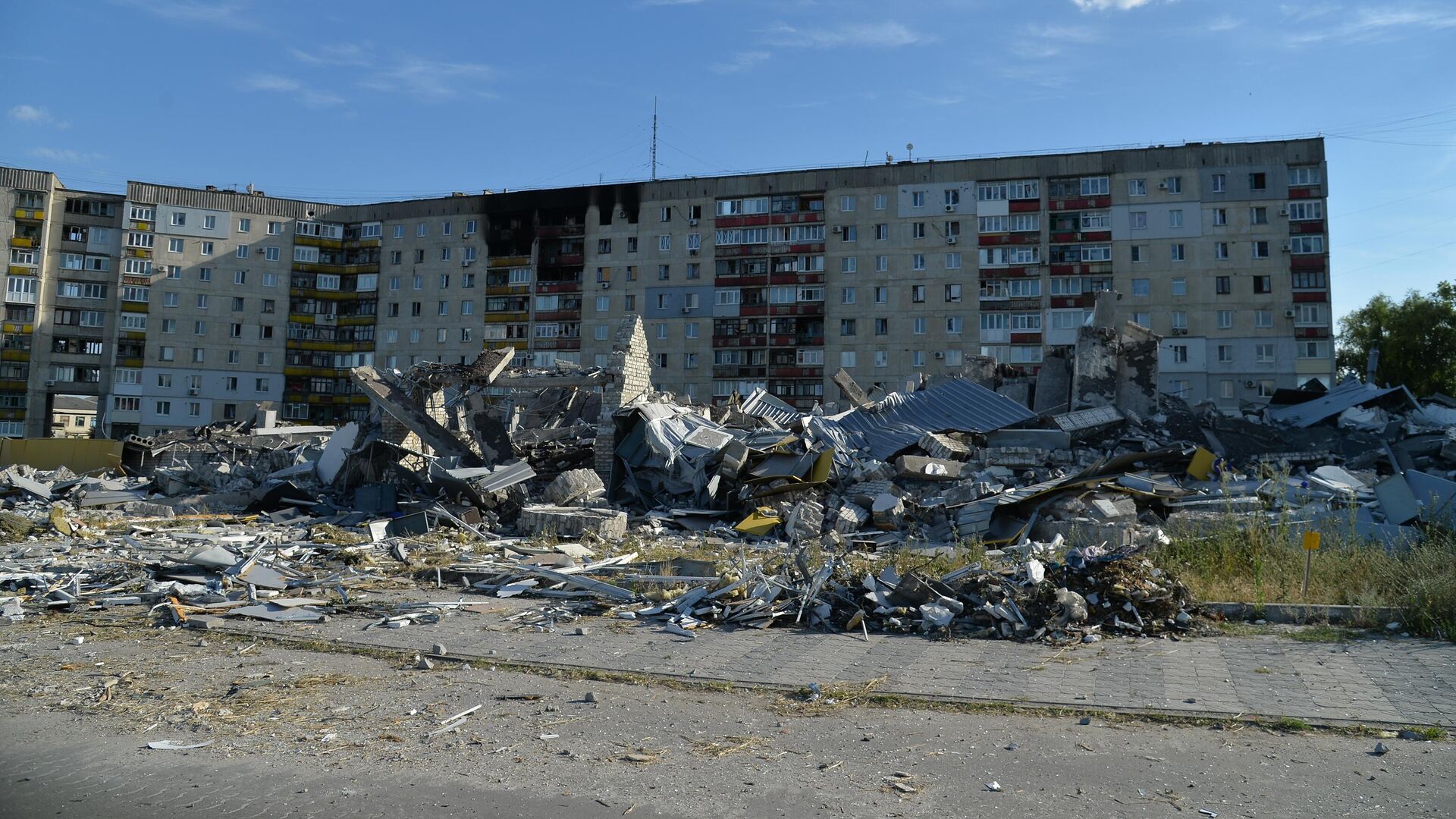Разрушенные здания в Лисичанске - РИА Новости, 1920, 21.08.2022