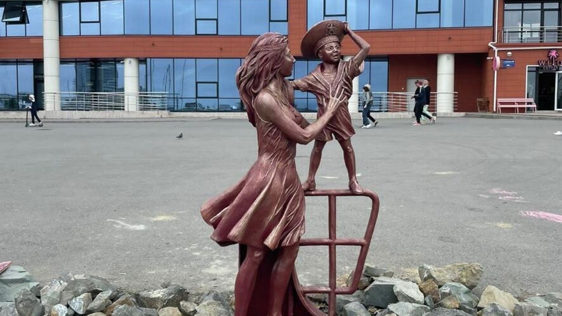 Скульптура Мама Владивостока - РИА Новости, 1920, 11.07.2022