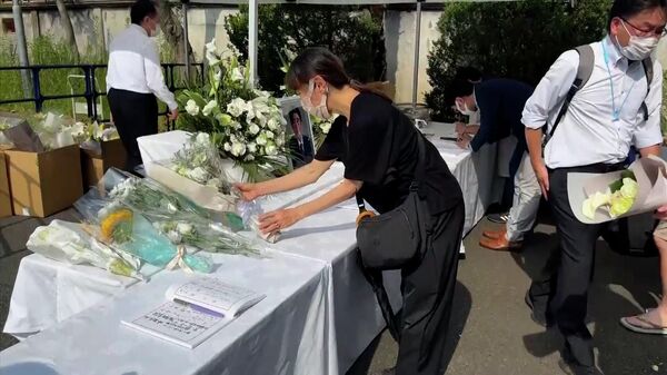 Кадры прощания с Синдзо Абэ в токийском храме